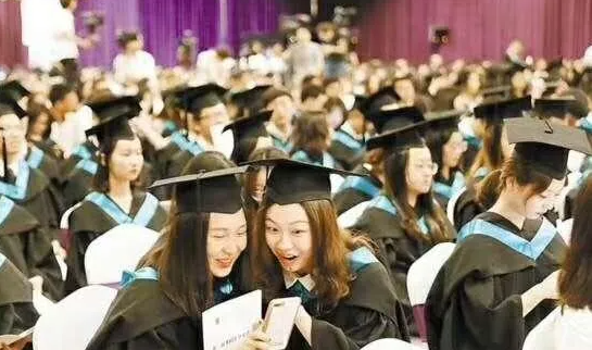 香港留學(xué)申請(qǐng)比內(nèi)地的優(yōu)勢(shì)在哪里呢？
