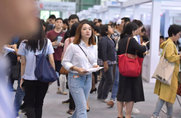為什么要去香港留學(xué)呢？