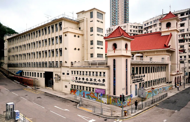 香港圣方濟(jì)各英文小學(xué)，英國(guó)城堡式教育學(xué)校